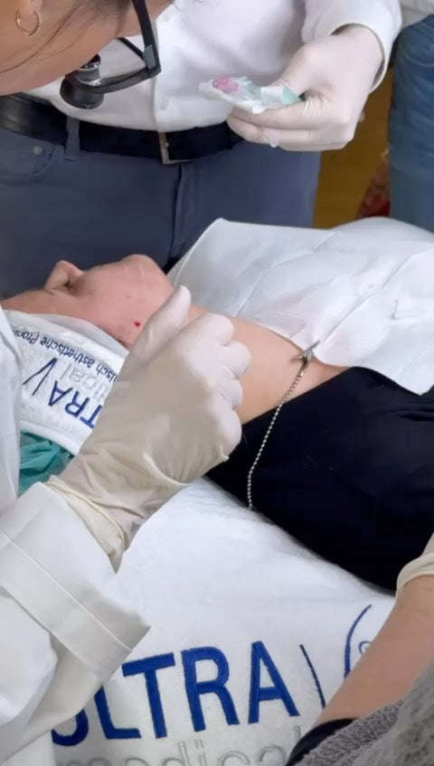 Ästhetische Live-Behandlung im Gesicht